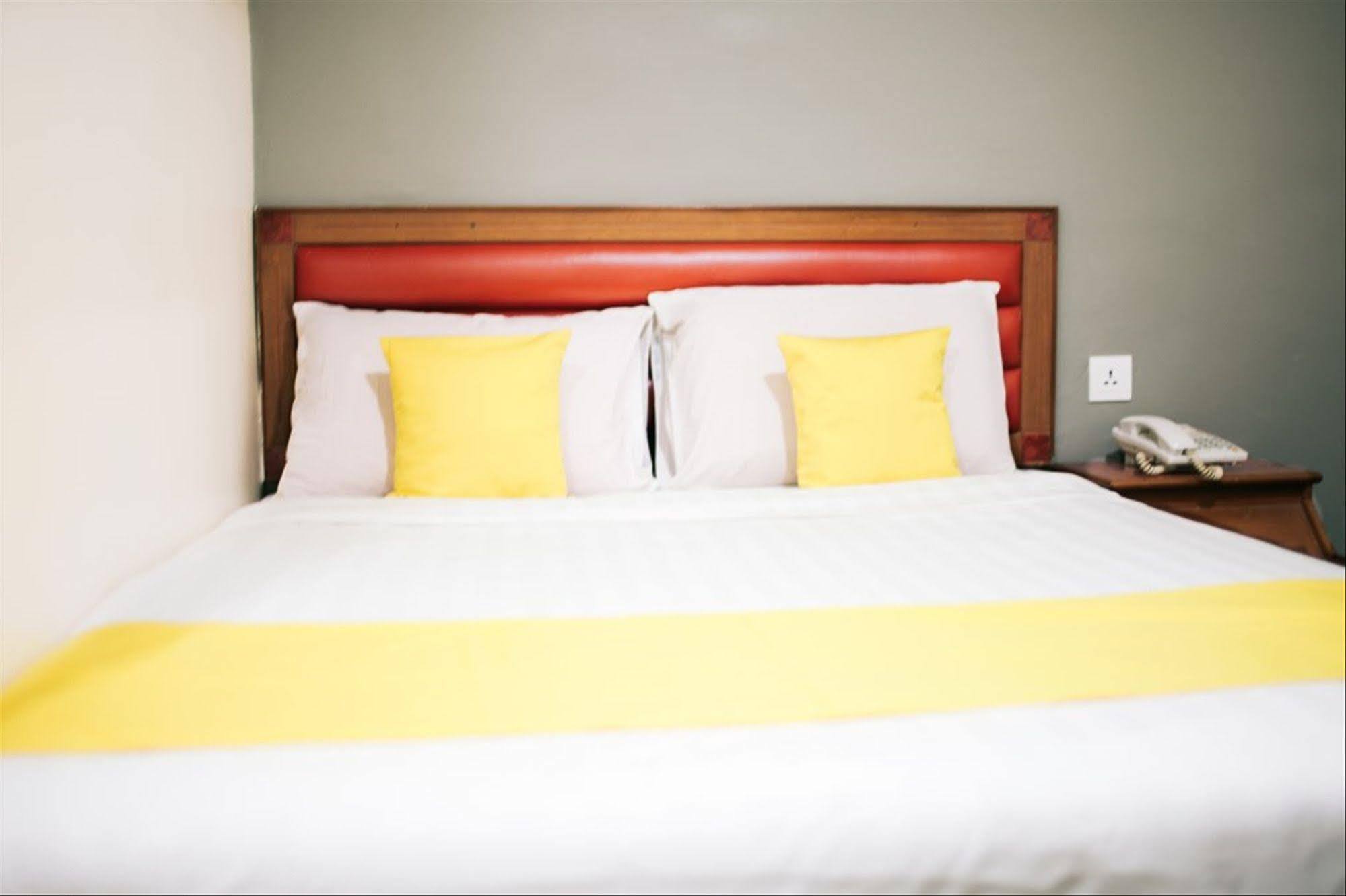 Hotel Gloris Batam Exterior photo